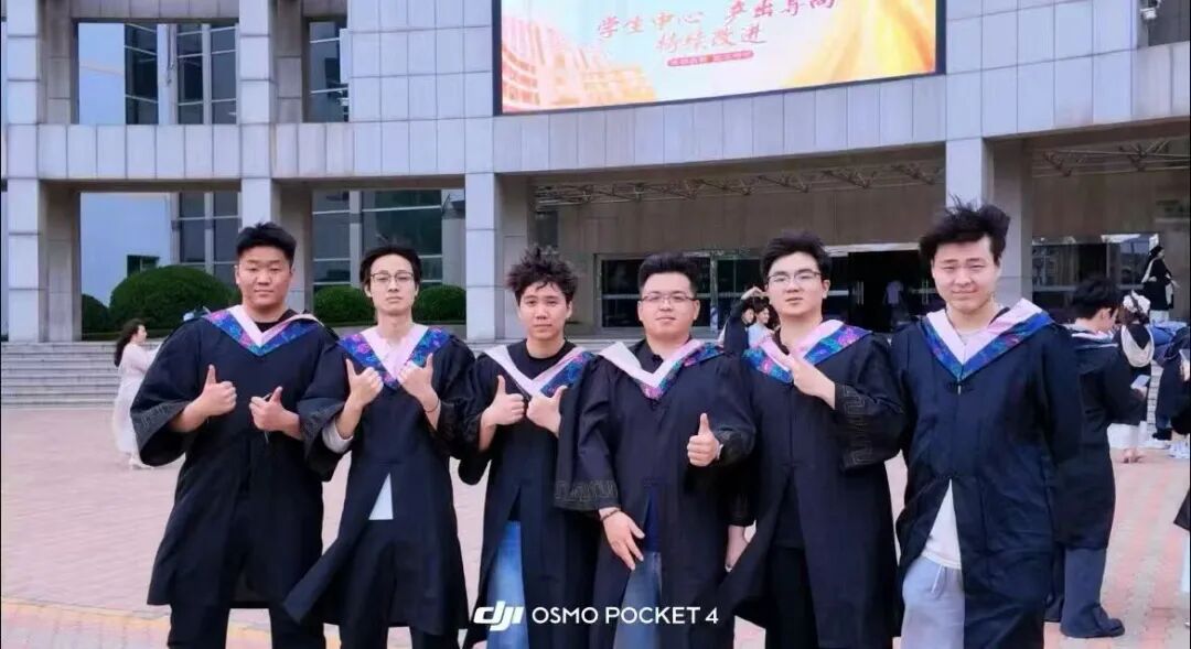 定格与恩师的合影