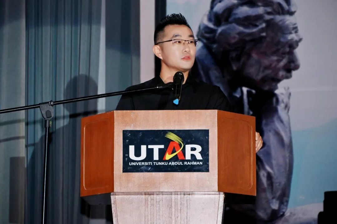 为当地师生及民众呈现了一场中华传统歌