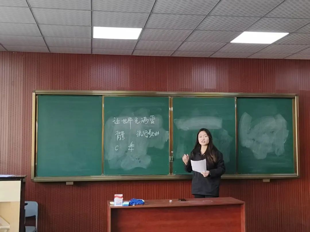 自弹自唱