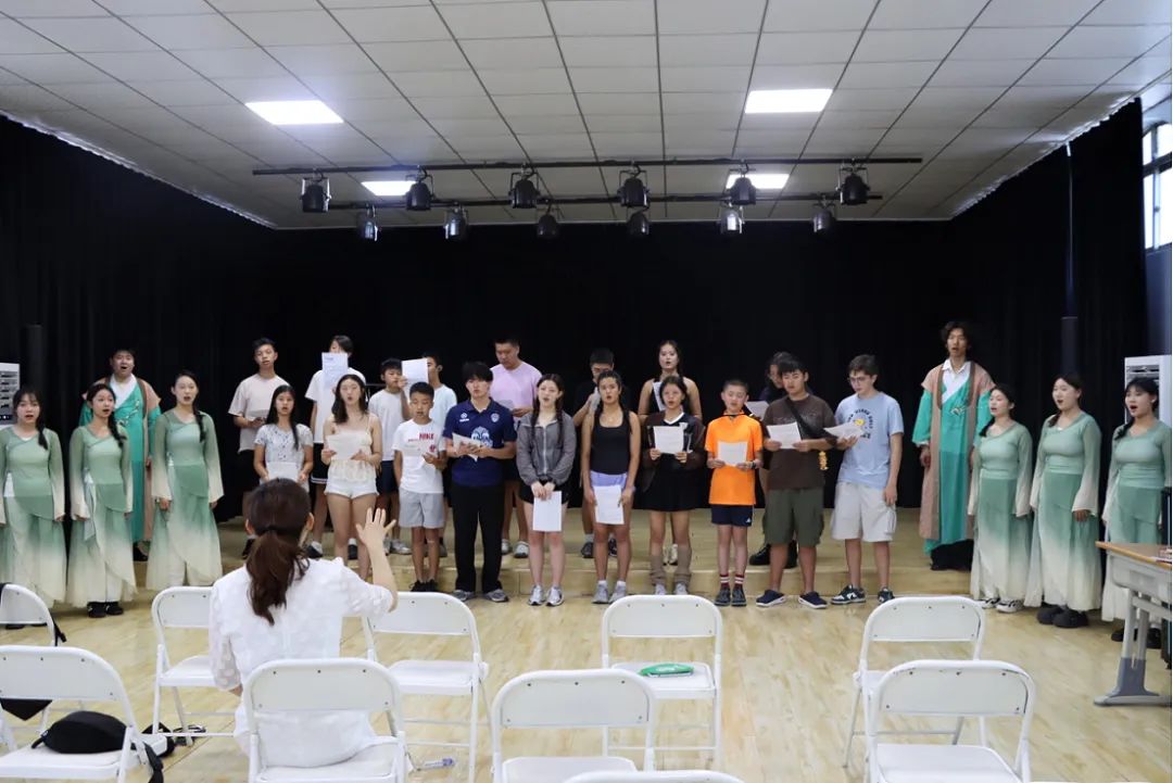 通过文艺展演及系列文化体验活动