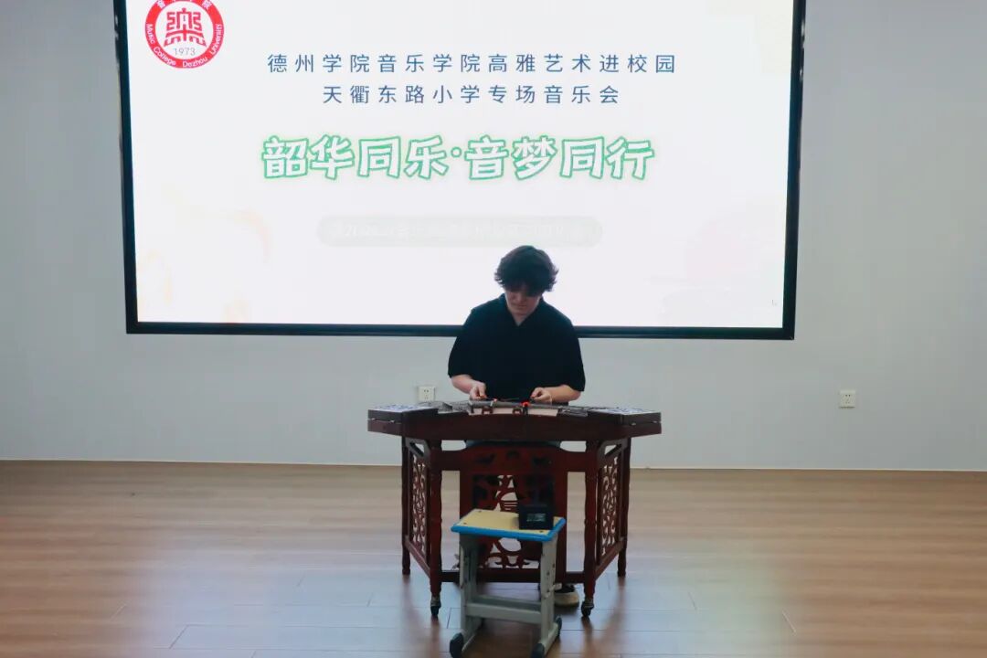 为进一步深化高雅艺术进校园