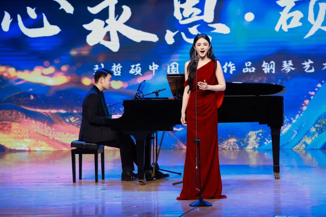 为现场观众精心烹制了一场无与伦比的音