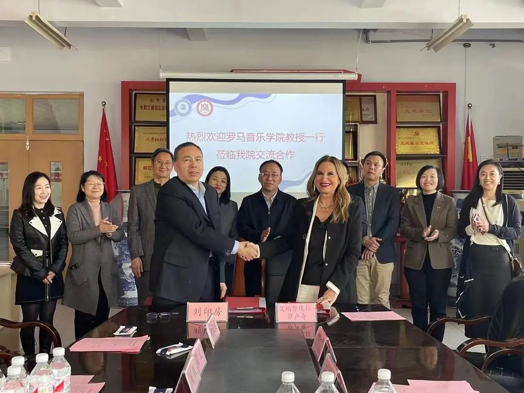 副校长刘印房会见了艾玛努埃拉·萨卢奇