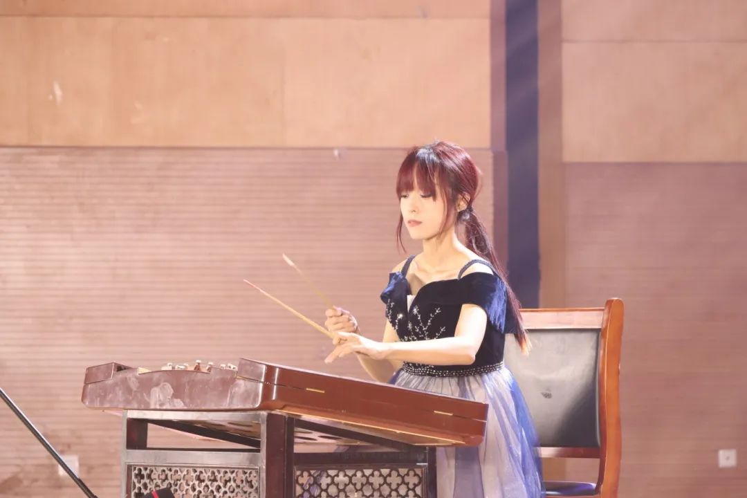 歌未来”的毕业音乐会为大亚美体育赞助