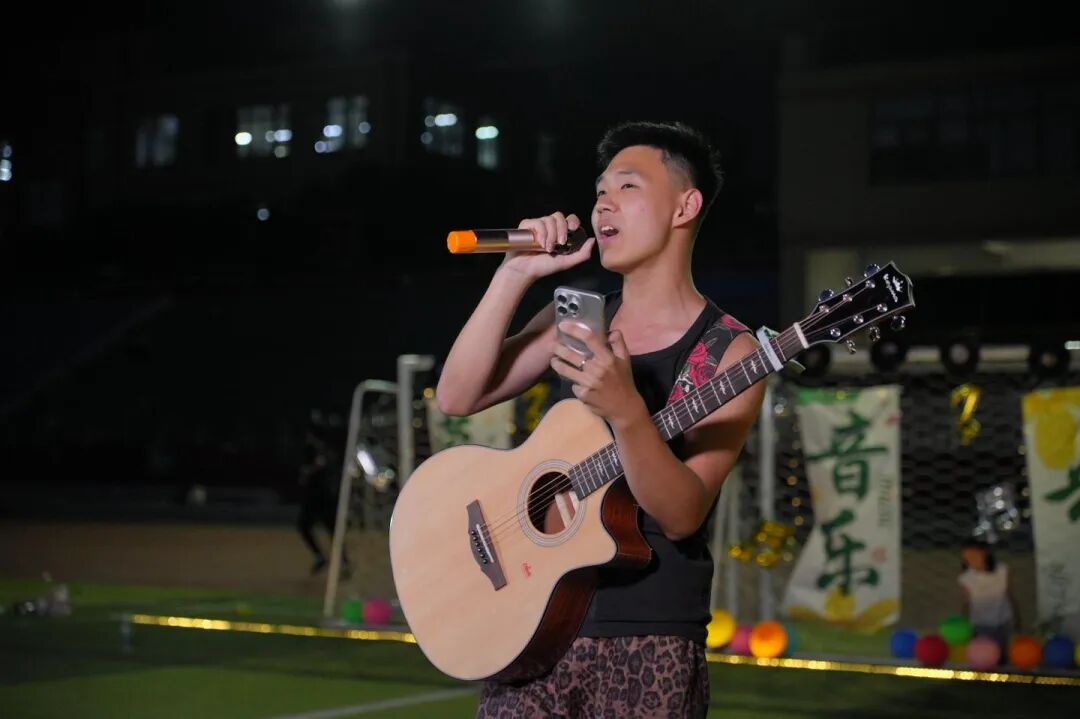 共赴一场晚风与歌声交织的青春盛会