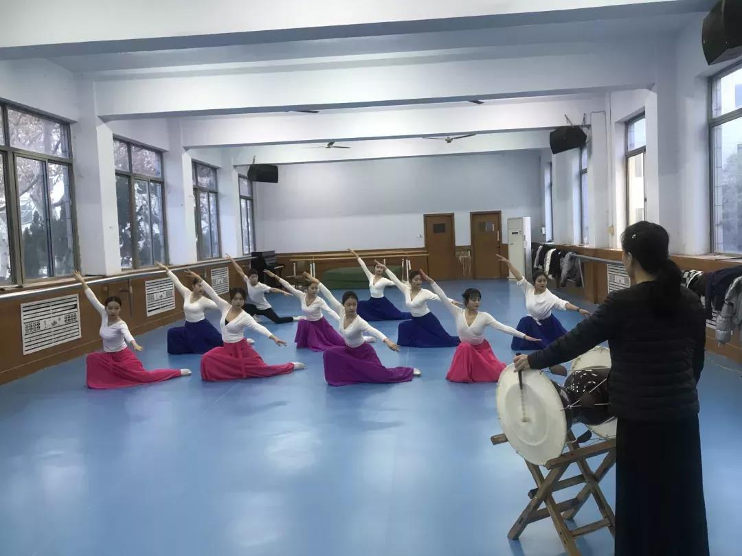 副教授17人