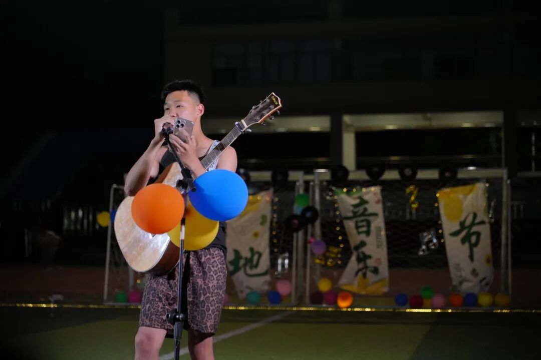 为丰富校园文化生活